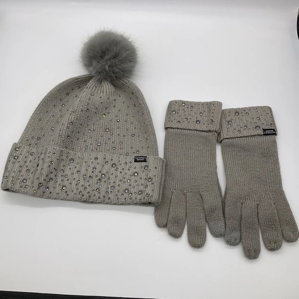 NWOT VICTORIAS SECRET GREY BLINGY‎ POM POM BEANIE AND MATCHING BLINGY GLOVES